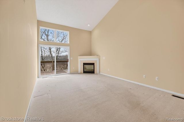 986 Spirea 44, Howell, MI 48843