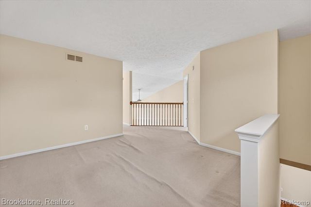 986 Spirea 44, Howell, MI 48843