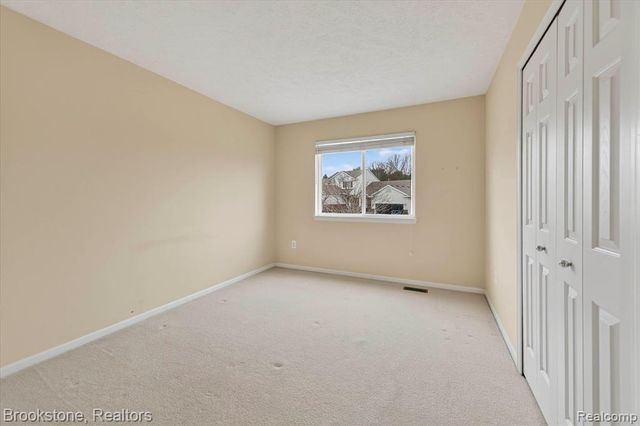 986 Spirea 44, Howell, MI 48843