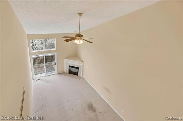 986 Spirea 44, Howell, MI 48843