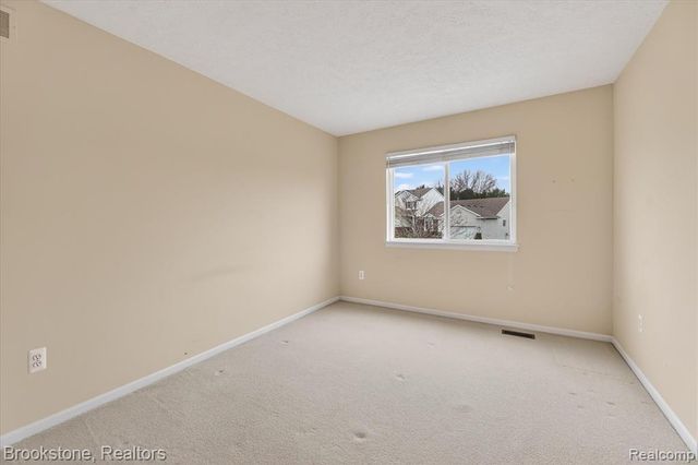 986 Spirea 44, Howell, MI 48843