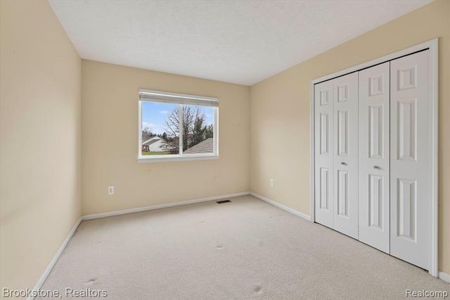 986 Spirea 44, Howell, MI 48843