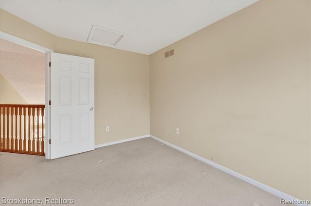 986 Spirea 44, Howell, MI 48843