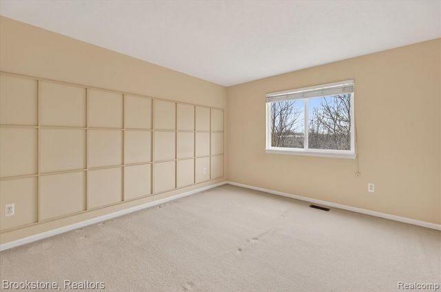 986 Spirea 44, Howell, MI 48843