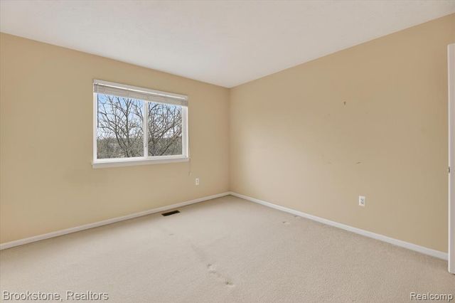 986 Spirea 44, Howell, MI 48843