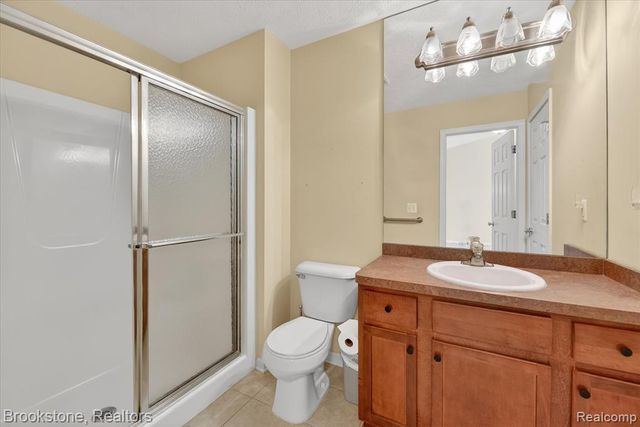 986 Spirea 44, Howell, MI 48843