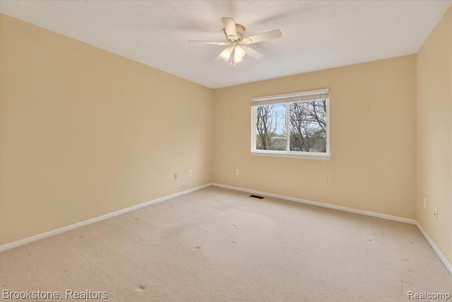 986 Spirea 44, Howell, MI 48843