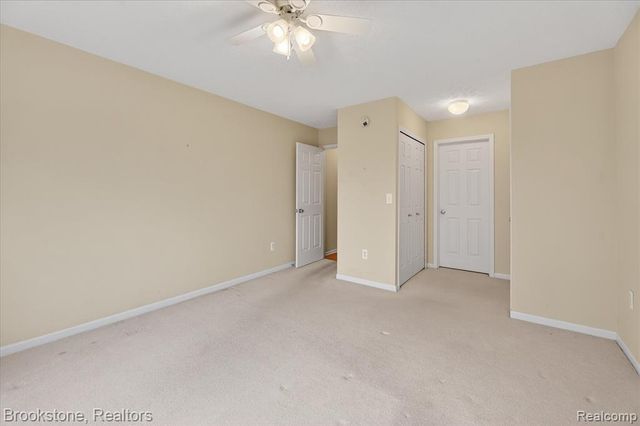 986 Spirea 44, Howell, MI 48843