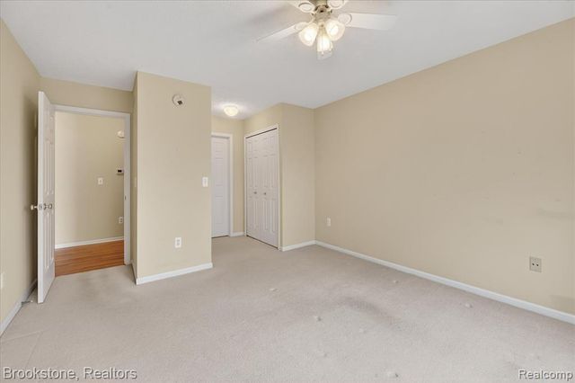 986 Spirea 44, Howell, MI 48843