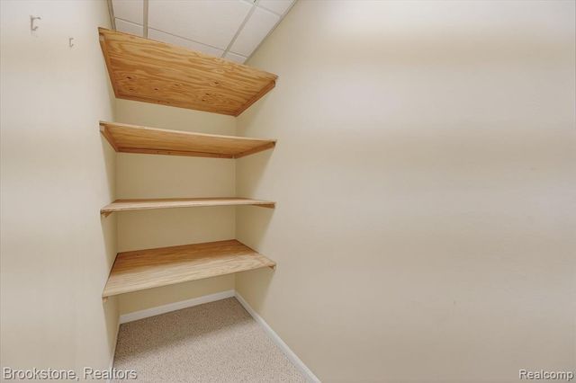 986 Spirea 44, Howell, MI 48843