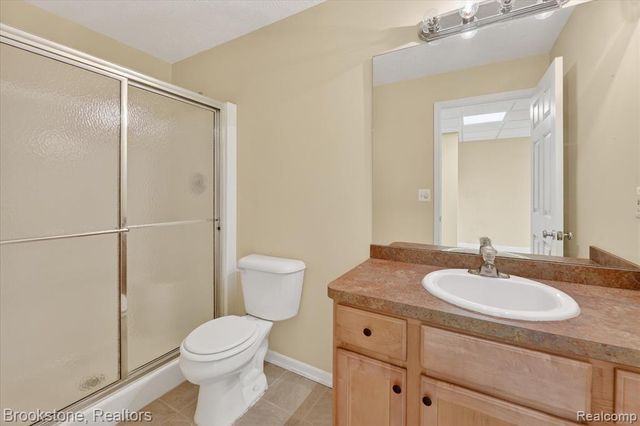 986 Spirea 44, Howell, MI 48843