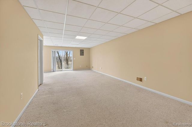 986 Spirea 44, Howell, MI 48843