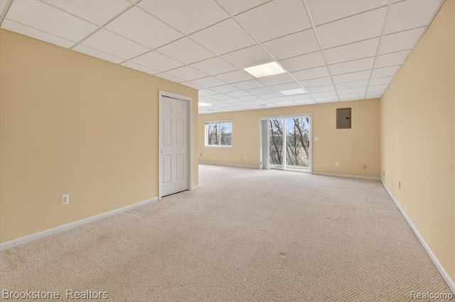 986 Spirea 44, Howell, MI 48843