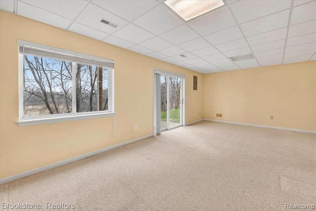 986 Spirea 44, Howell, MI 48843