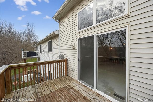 986 Spirea 44, Howell, MI 48843