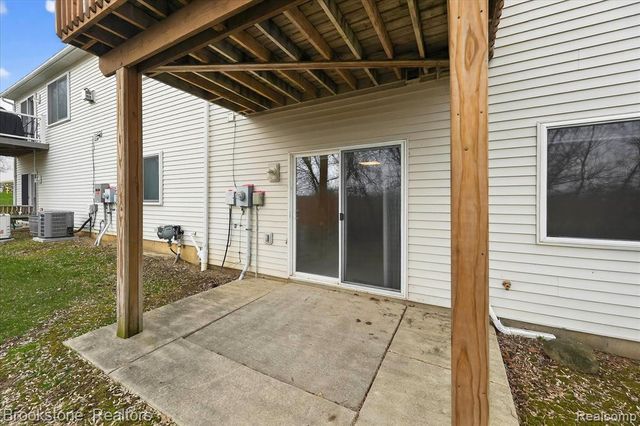 986 Spirea 44, Howell, MI 48843