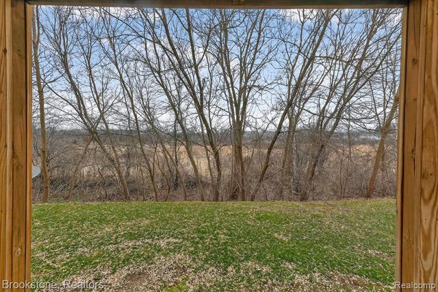 986 Spirea 44, Howell, MI 48843