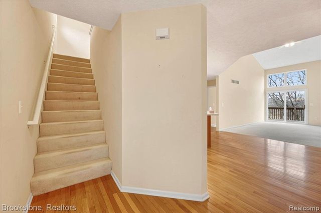 986 Spirea 44, Howell, MI 48843