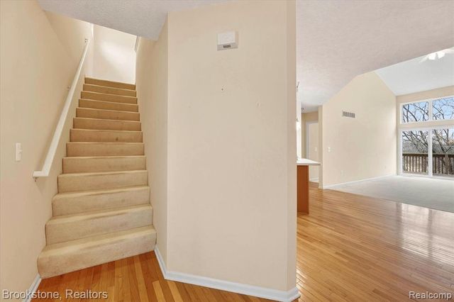 986 Spirea 44, Howell, MI 48843