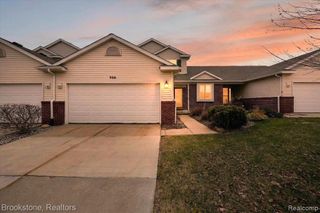 986 Spirea 44, Howell, MI 48843