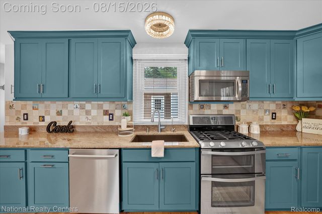 560 Black Oaks Trail, Howell, MI 48843