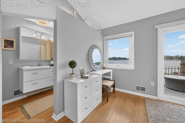 560 Black Oaks Trail, Howell, MI 48843