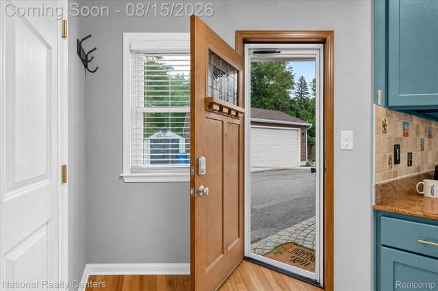 560 Black Oaks Trail, Howell, MI 48843
