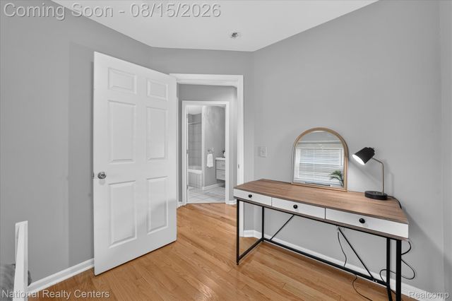 560 Black Oaks Trail, Howell, MI 48843