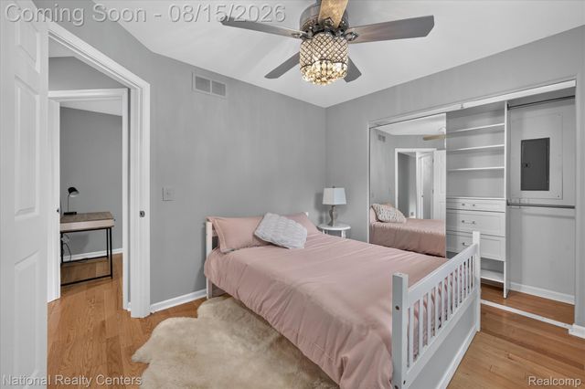 560 Black Oaks Trail, Howell, MI 48843