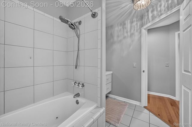 560 Black Oaks Trail, Howell, MI 48843