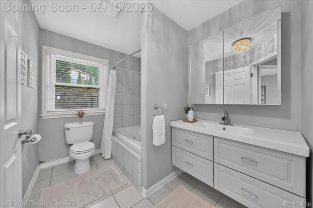 560 Black Oaks Trail, Howell, MI 48843