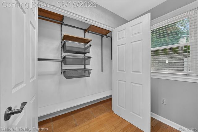 560 Black Oaks Trail, Howell, MI 48843