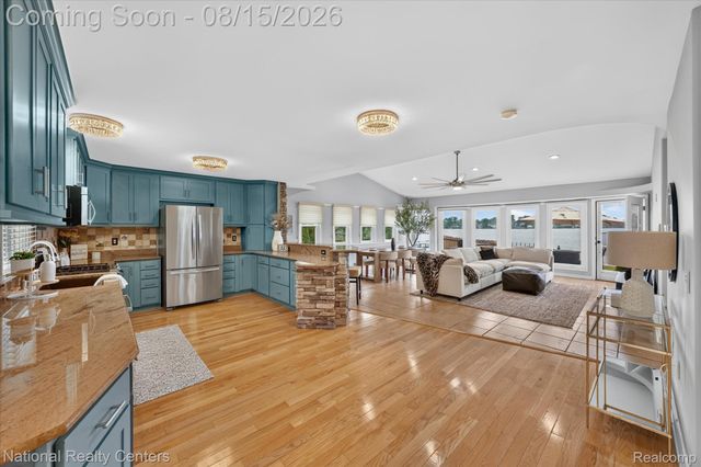 560 Black Oaks Trail, Howell, MI 48843