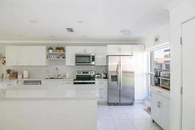 13787 Flora Place A, Delray Beach, FL 33484