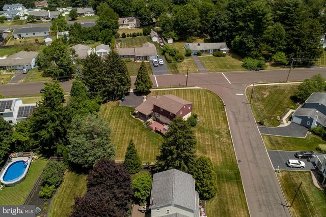 183 CARDINAL RD, Chalfont, PA 18914