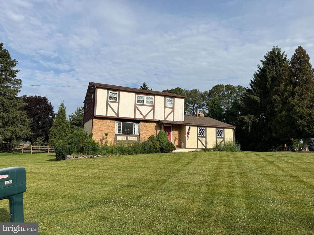 183 CARDINAL RD, Chalfont, PA 18914