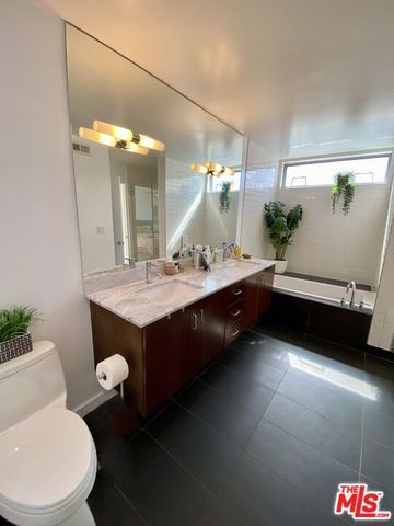 4284 Perlita Avenue, Los Angeles, CA 90039