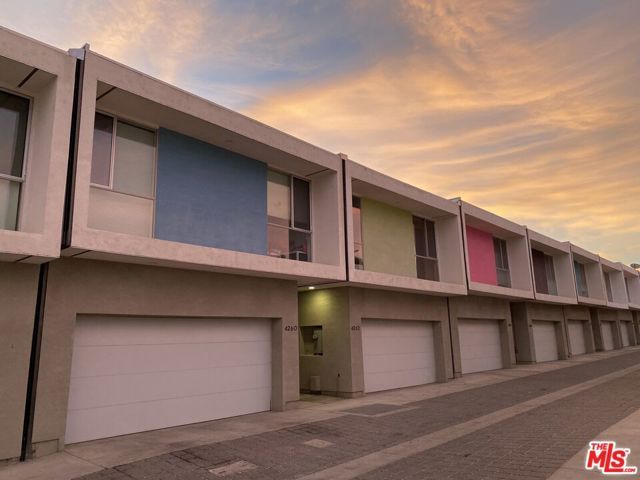 4284 Perlita Avenue, Los Angeles, CA 90039