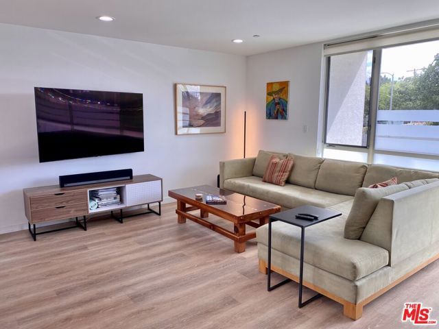 4284 Perlita Avenue, Los Angeles, CA 90039