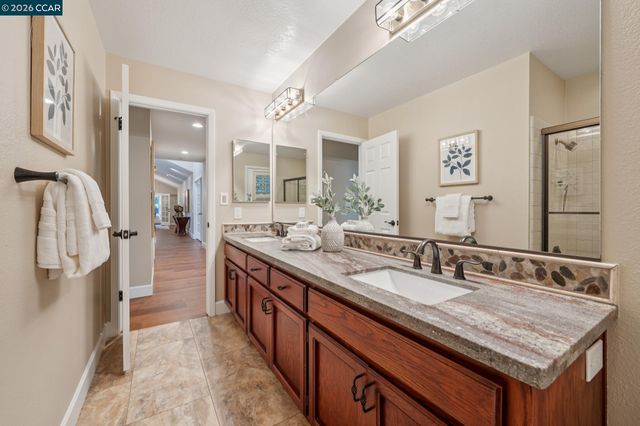 2165 Canyon Oak Ln, Danville, CA 94506