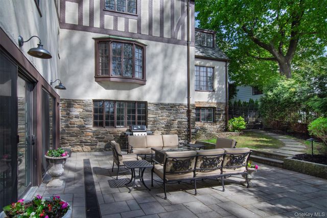 41 Summit Avenue, Bronxville, NY 10708