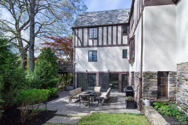 41 Summit Avenue, Bronxville, NY 10708