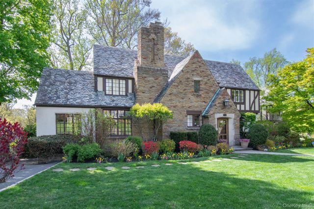 41 Summit Avenue, Bronxville, NY 10708
