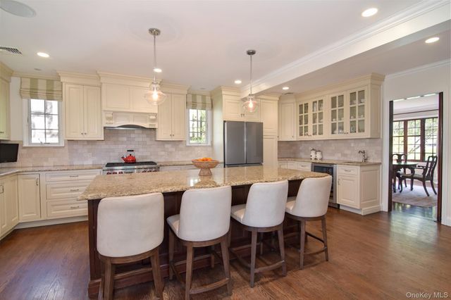41 Summit Avenue, Bronxville, NY 10708
