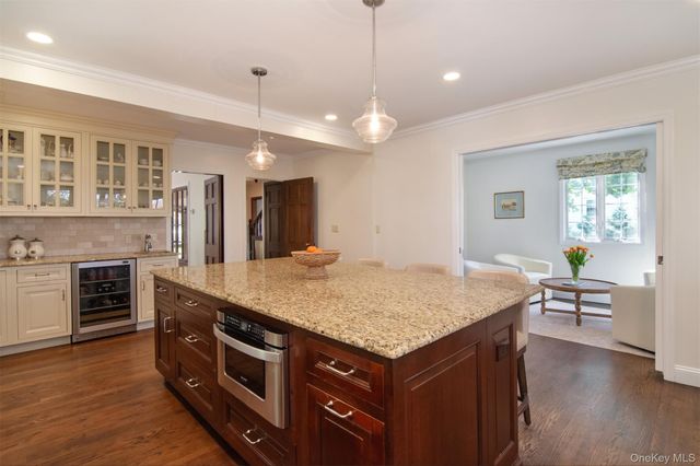 41 Summit Avenue, Bronxville, NY 10708