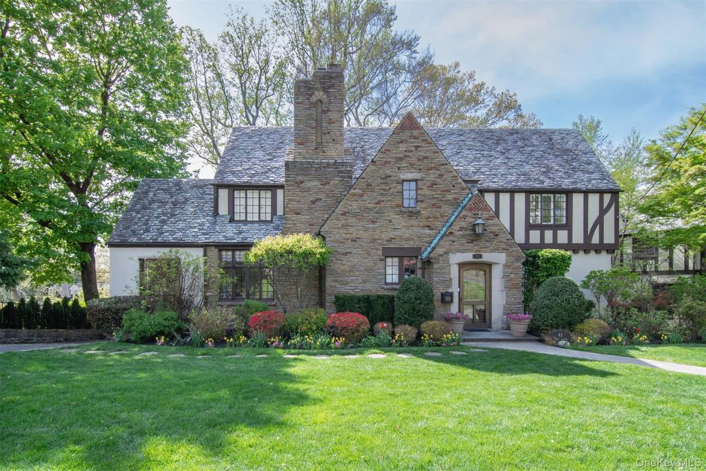 41 Summit Avenue, Bronxville, NY 10708
