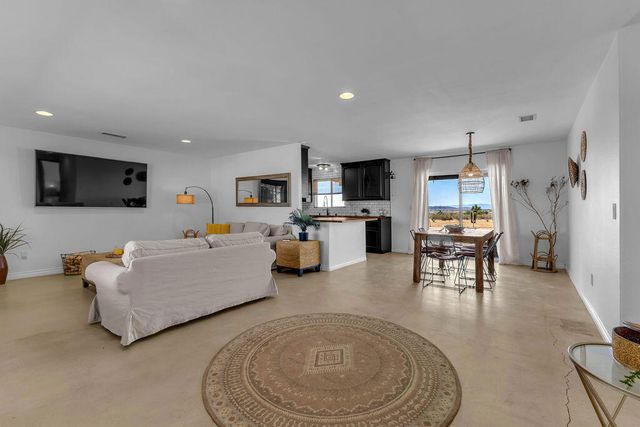 56625 Lowe Avenue, Yucca Valley, CA 92284