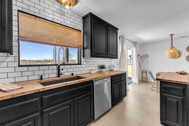 56625 Lowe Avenue, Yucca Valley, CA 92284