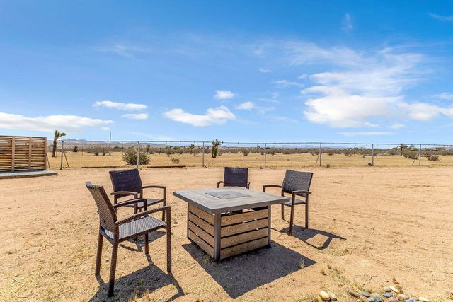 56625 Lowe Avenue, Yucca Valley, CA 92284