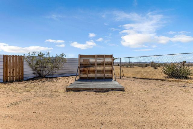 56625 Lowe Avenue, Yucca Valley, CA 92284